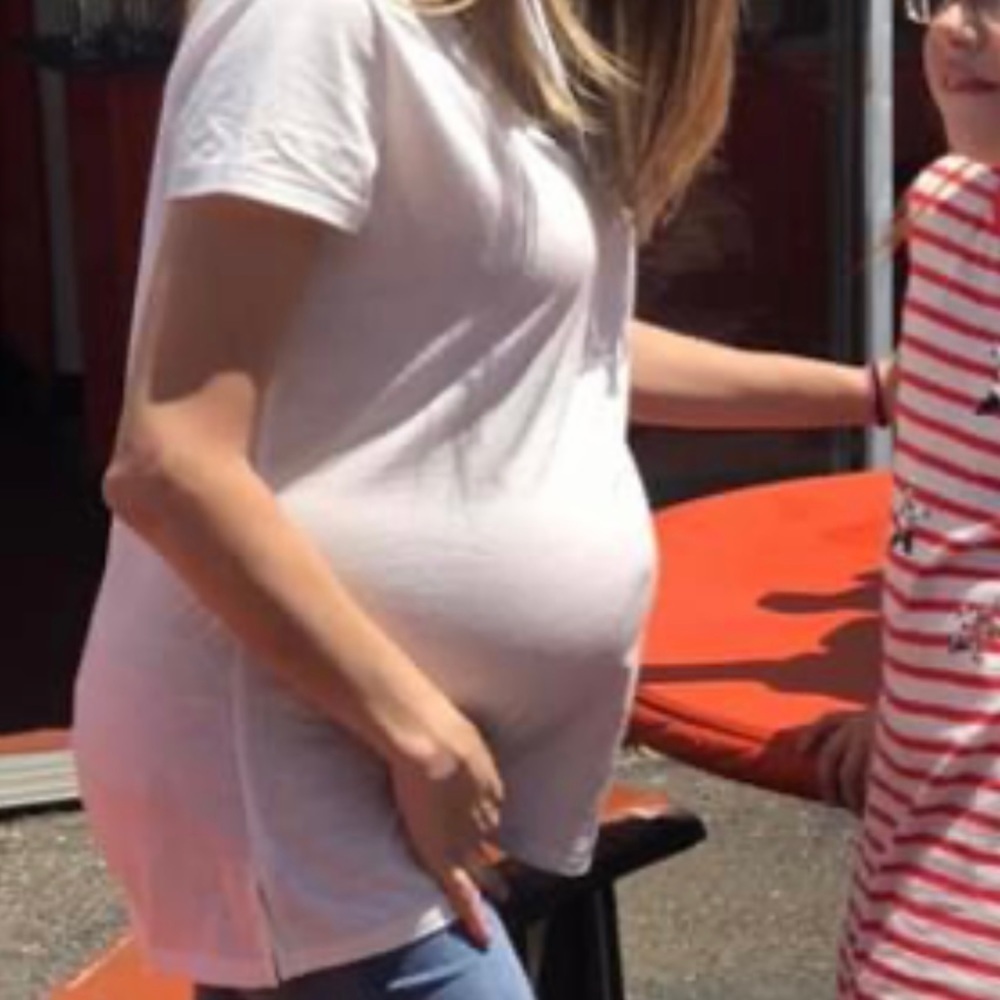 A Pea In The Pod Maternity Tee - Picture 4 of 10